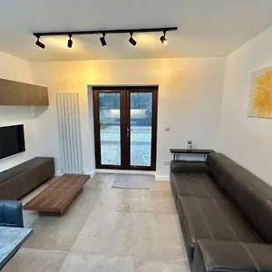 https://stadium-view-4-bed-4-ensuite-bathroom-house.yorkshirehotels.net